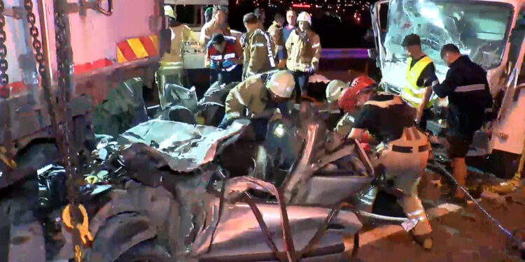 Çatalca TEM Otoyolu'nda katliam gibi kaza; 4 ölü 4 yaralı