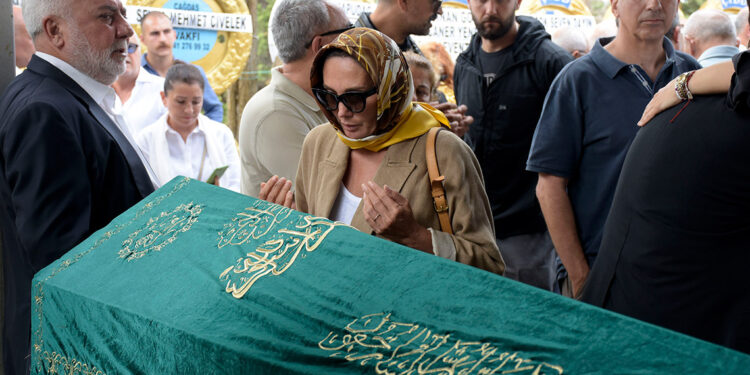 Cem Büyükhanlı son yolculuğuna uğurlandı