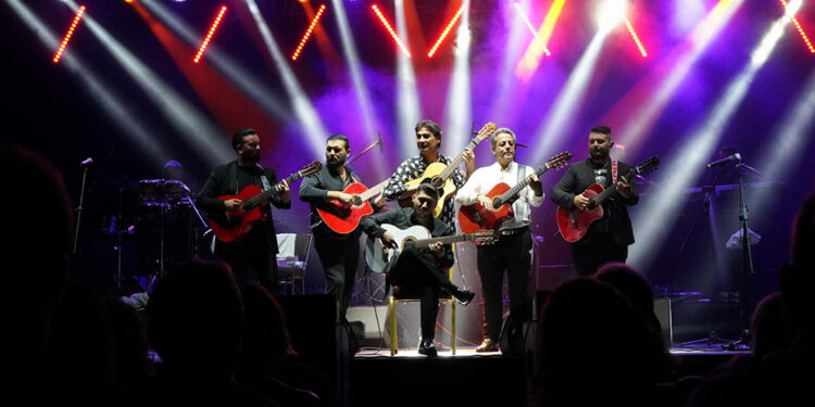 Çeşme Festivali'nde Chico & Gypsies ile final