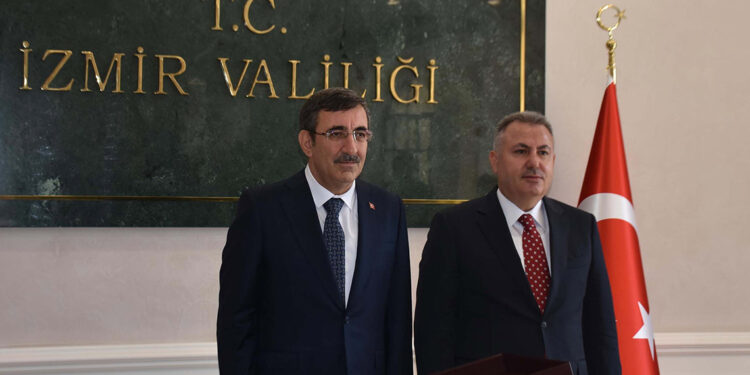 Cevdet Yılmaz İzmir'e geldi