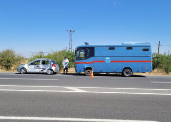 Cezaevi nakil aracıyla çarpışan otomobilin sürücüsü öldü