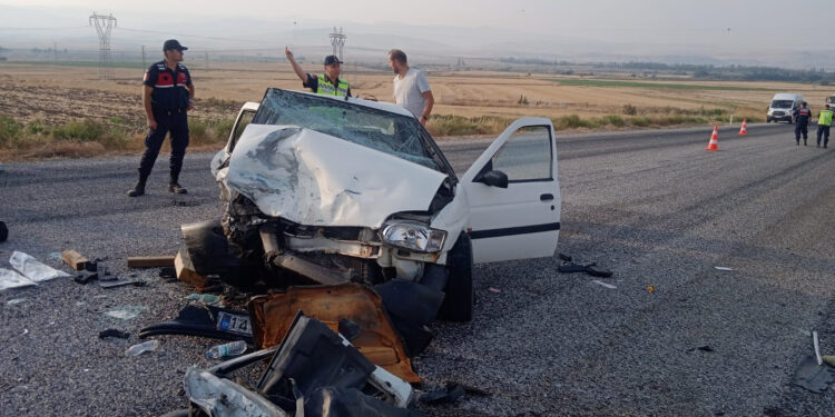 Çorum'da otomobiller çarpıştı: 2 ölü, 5 yaralı