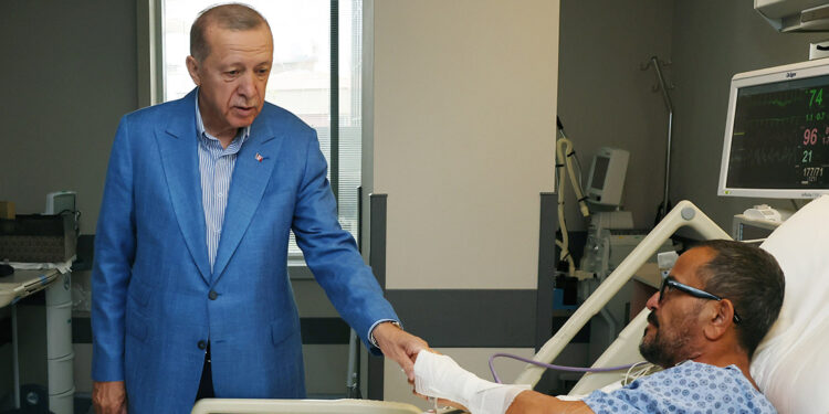 Cumhurbaşkanı Erdoğan Sabancı çiftini ziyaret etti