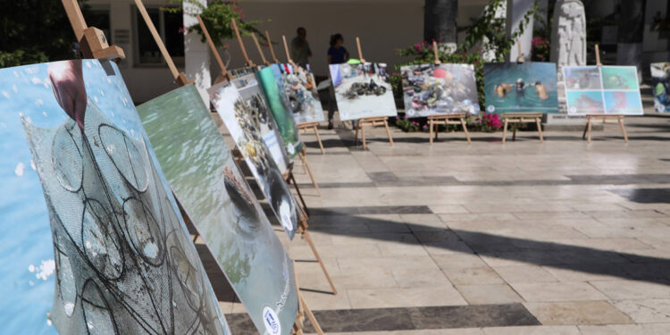 Deniz dibi temizliği, atık fotoğraflar sergisiyle son buldu