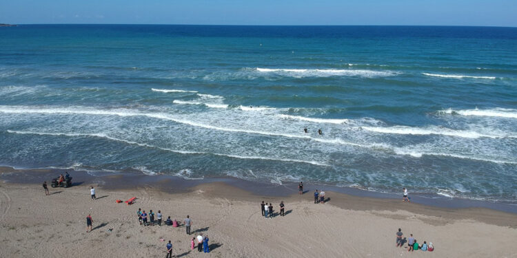  Denizde baş, el ve ayakları olmayan kadın cesedi bulundu