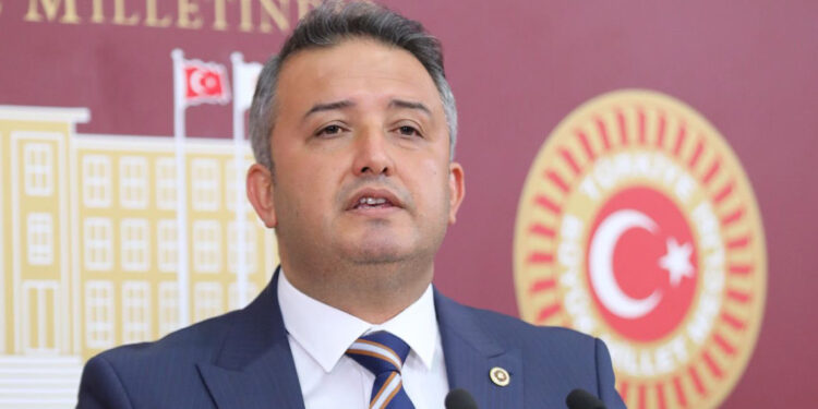 Deprem bölgesinde yeterli konut yapılmıyor