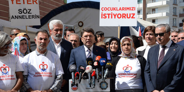 Diyarbakır Anneleri teröre karşı net bir mesaj verdi