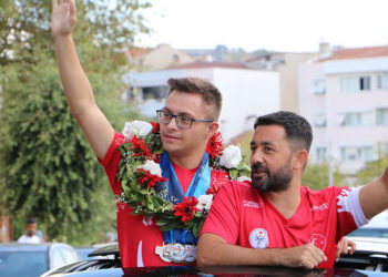 Down sendromlu şampiyon Emirhan Akçakoca'ya karşılama