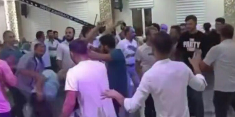 Düğünde oynarken kalp krizi geçirip öldü