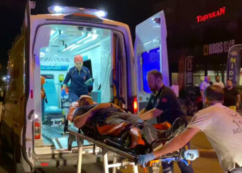 Eğlence mekanı girişinde silahlı çatışma; 1 ölü, 3 yaralı