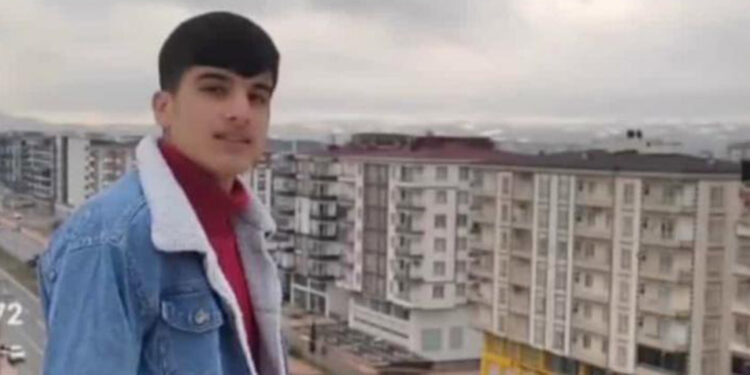 El freni çekilmeyen traktörün altında kalan Efe, öldü