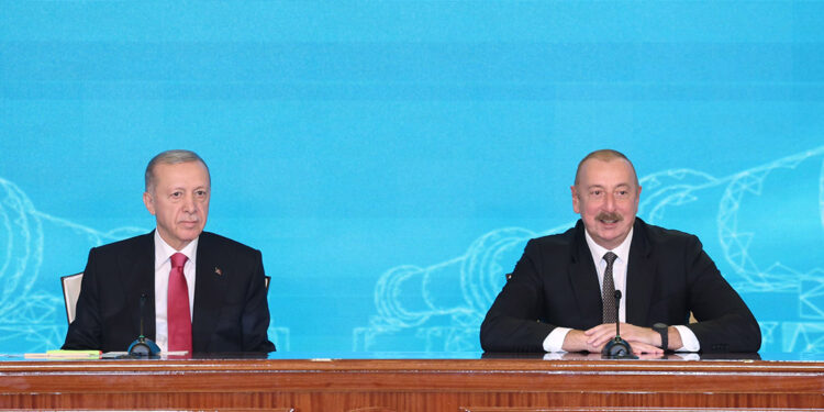 Ermenistan'ın uzatılan barış elini tutmasını bekliyoruz