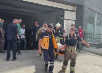 Esenler'de iş yeri asansörü düştü; 4 yaralı