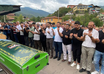 Eşinin öldürdüğü Özlem ve annesi toprağa verildi