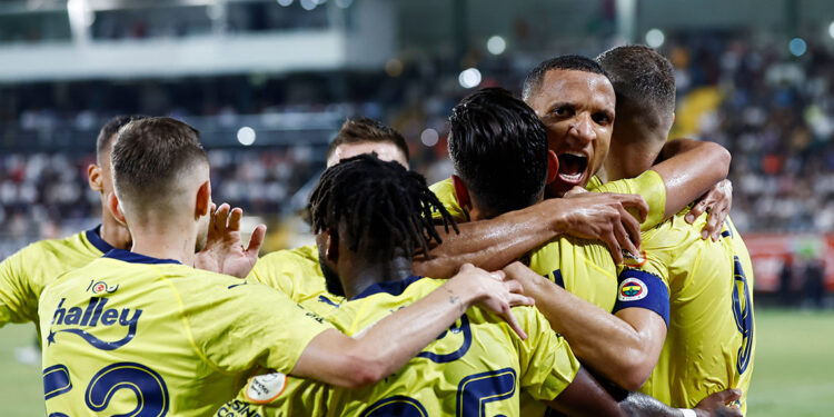 Fenerbahçe seriyi 12 maça çıkardı