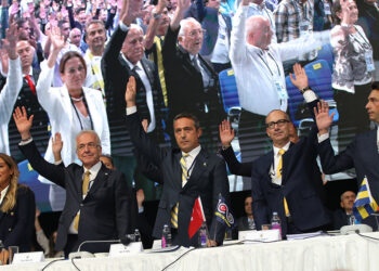 Fenerbahçe’de stat isim değişikliği için yönetime yetki verildi