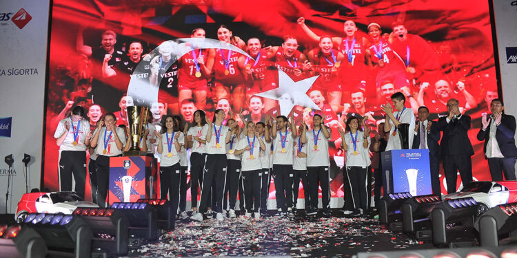 Filenin Sultanları avrupa şampiyonluğunu taraftarlarla kutladı