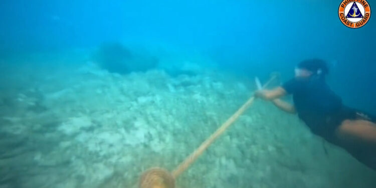 Filipinler, Çin tarafından sulara döşenen bariyer ağları kaldırdı