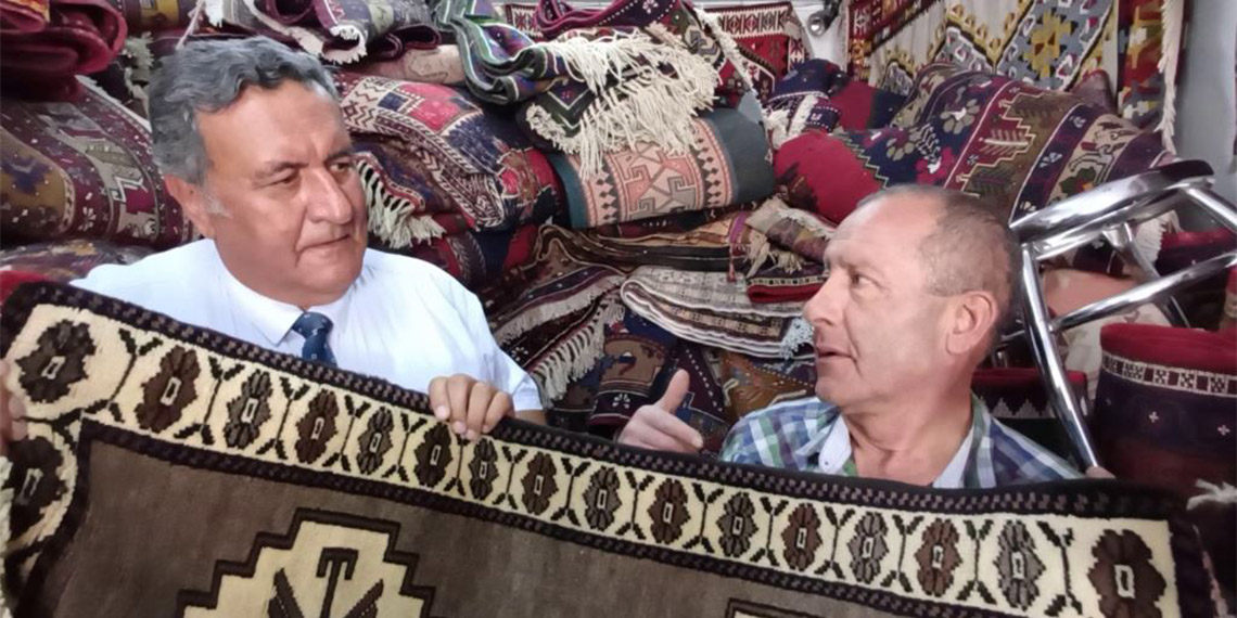 El dokuması halıcılık can çekişiyor