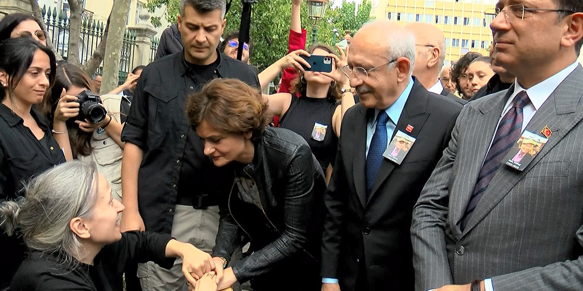 Gazeteci-Yazar Hıfzı Topuz son yolculuğuna uğurlandı