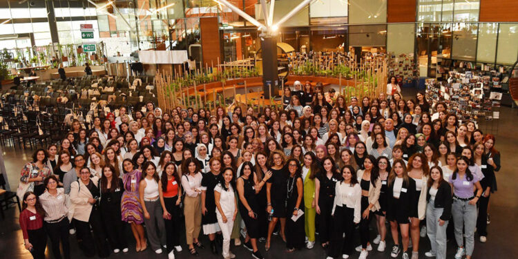 Geleceğin Kadın liderleri programının mezuniyeti gerçekleşti 