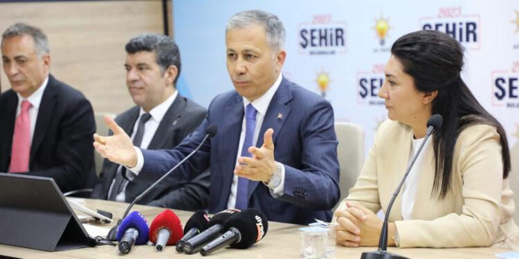 Göçmen kaçakçılığı organizatörlerinin nefesini keseceğiz