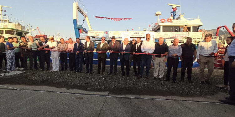 Hatay'daki balıkçılar, törenle denize açıldı