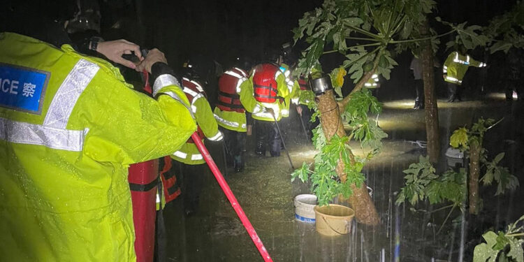 Hong Kong’da 140 yılın en şiddetli yağışı kaydedildi
