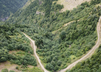İmeceyle yapılan şelale yolunda heyelan korkusu