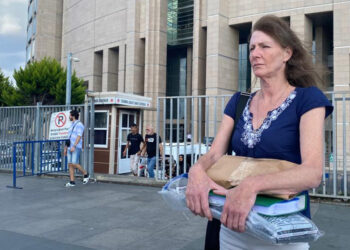 İngiliz anne intihar ettiği söylenen kızının eşyalarını üç yıl sonra teslim aldı