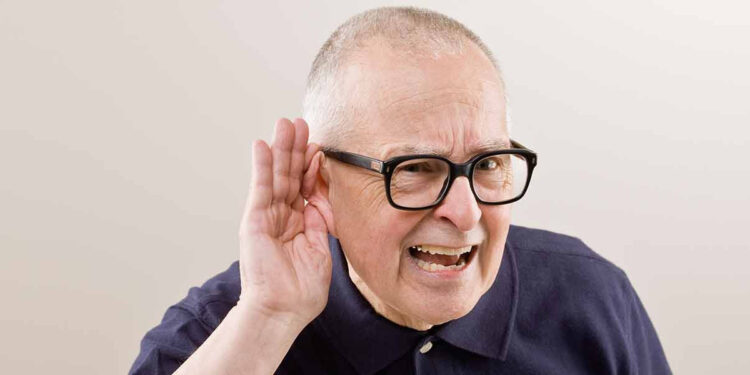 "İşitme azlığı yaşlılarda demans riskini artırabilir"