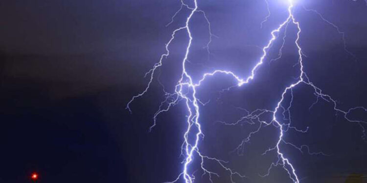 İstanbul Havalimanı'na yıldırım düştü: 2 kişi hastaneye kaldırıldı