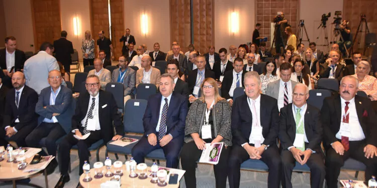 İzmir'de esi̇ad 2'nci yatırım zirvesi düzenlendi