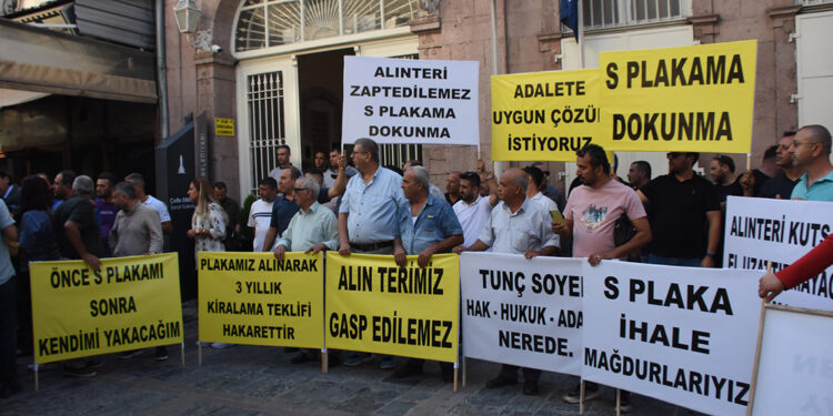 İzmir'de 'S plaka' sahiplerinden atletli eylem
