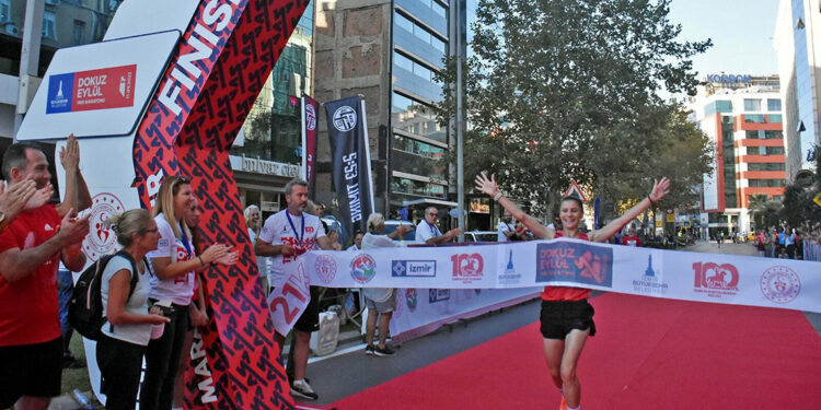 İzmir'de yarı maraton zamanı