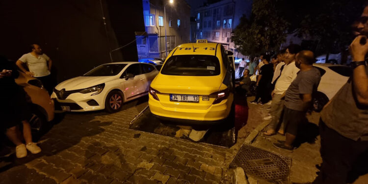 Kağıthane'de freni patlayan taksi 3 araca çarptı: 1 yaralı