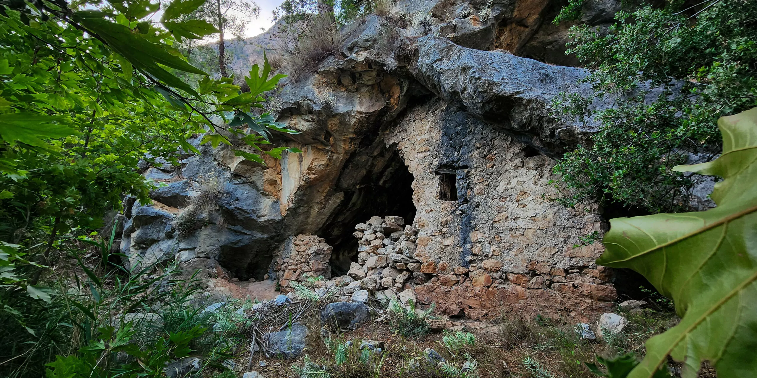 Karanlikderedeki gizemli manastir kurtarilmayi bekliyore scaled - kültür ve sanat - haberton