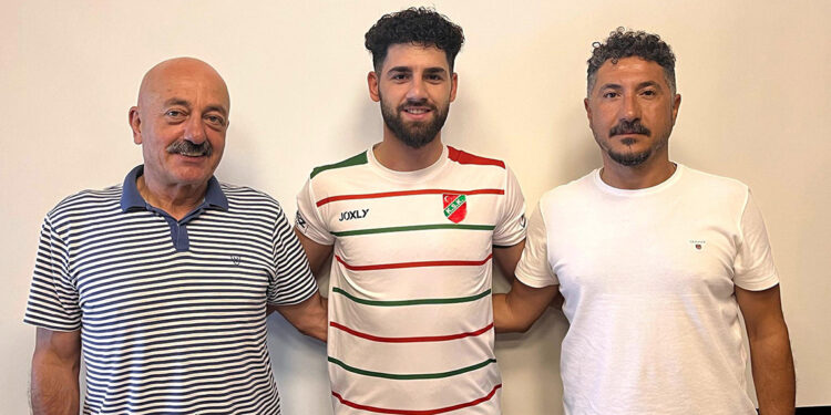 Karşıyaka'da Ayhan Gültekin ve Osman Dal istifa etti