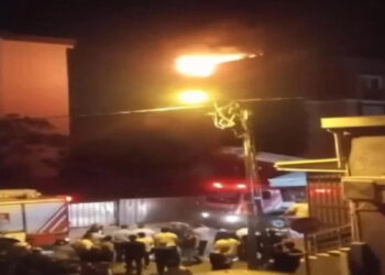 Kartal'da 4 katlı binanın teras katında yangın