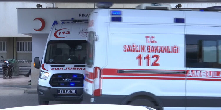 Kavgada husumetlilerinin üzerine kızgın yağ döktü