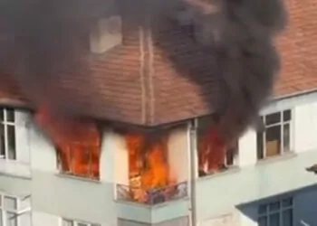 Kayseri'de 3 katlı binada yangın