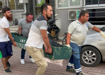 Kazakistanlı 9 aylık hamile kadın, evinde ölü bulundu