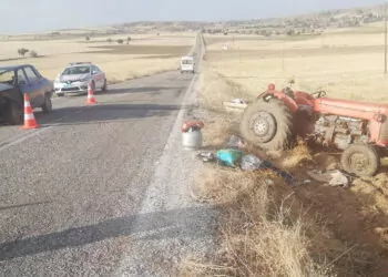 Kırıkkale'de otomobil traktöre çarptı: 1'i ağır, 3 yaralı