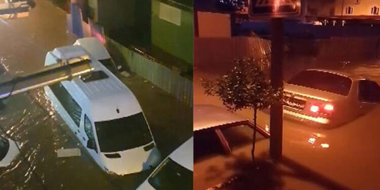 Küçükçekmece'de sel suları araçları sürüklendi