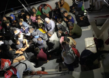 Kuşadası açıklarında 112 kaçak göçmen yakalandı 