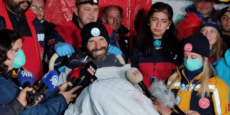 Mağaradan çıkartılan ABD'li araştırmacı konuştu