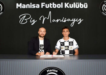 Manisa FK'da Emre Akboğa profesyonel oldu