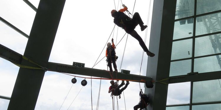 Merkez Bankası binasında 40 dağcının zorlu mesaisi
