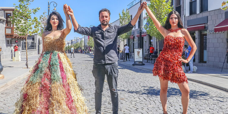 Modacı Mehmet Kaymak, biberden gelinlik tasarladı