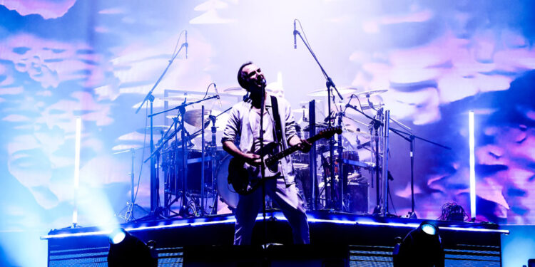 Mor ve Ötesi KüçükÇiftlik Park’ta sahne aldı